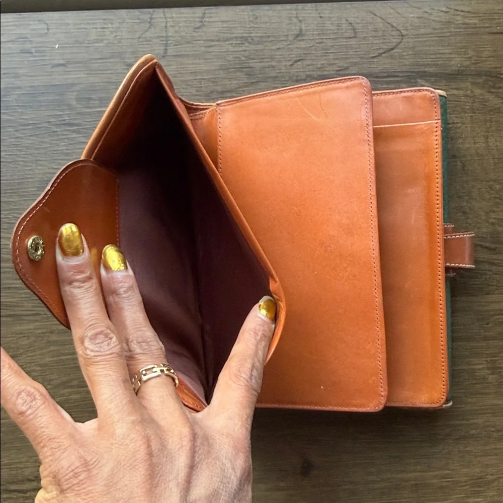 1983 Dooney & Bourke Vintage Green Pebbled Leather Organizer Wallet - Picture 8 of 10